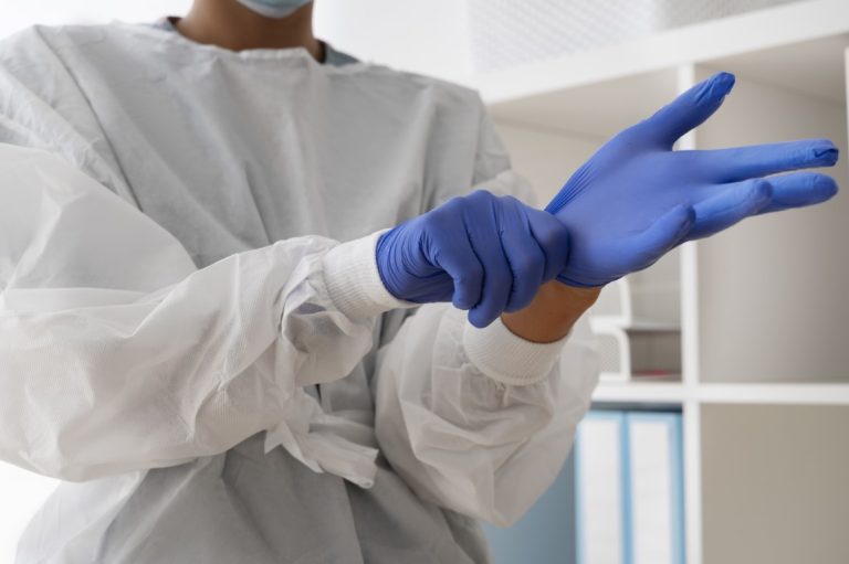 Ropa de trabajo para sanitarios: Normativas y requisitos